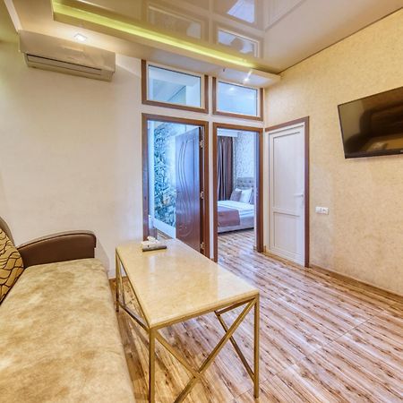 Aleppo Hotel Erivan Dış mekan fotoğraf