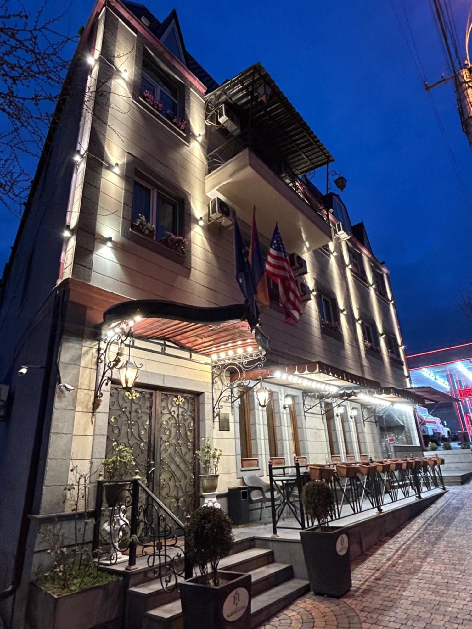Aleppo Hotel Erivan Dış mekan fotoğraf