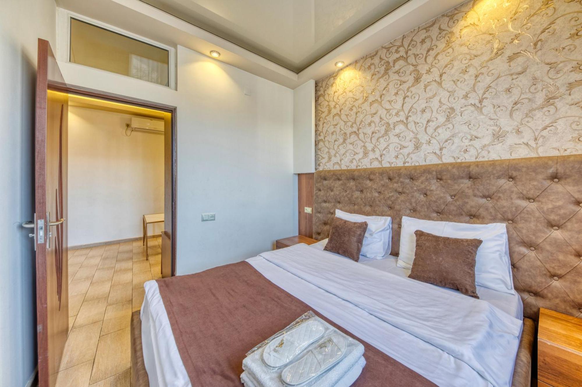 Aleppo Hotel Erivan Dış mekan fotoğraf