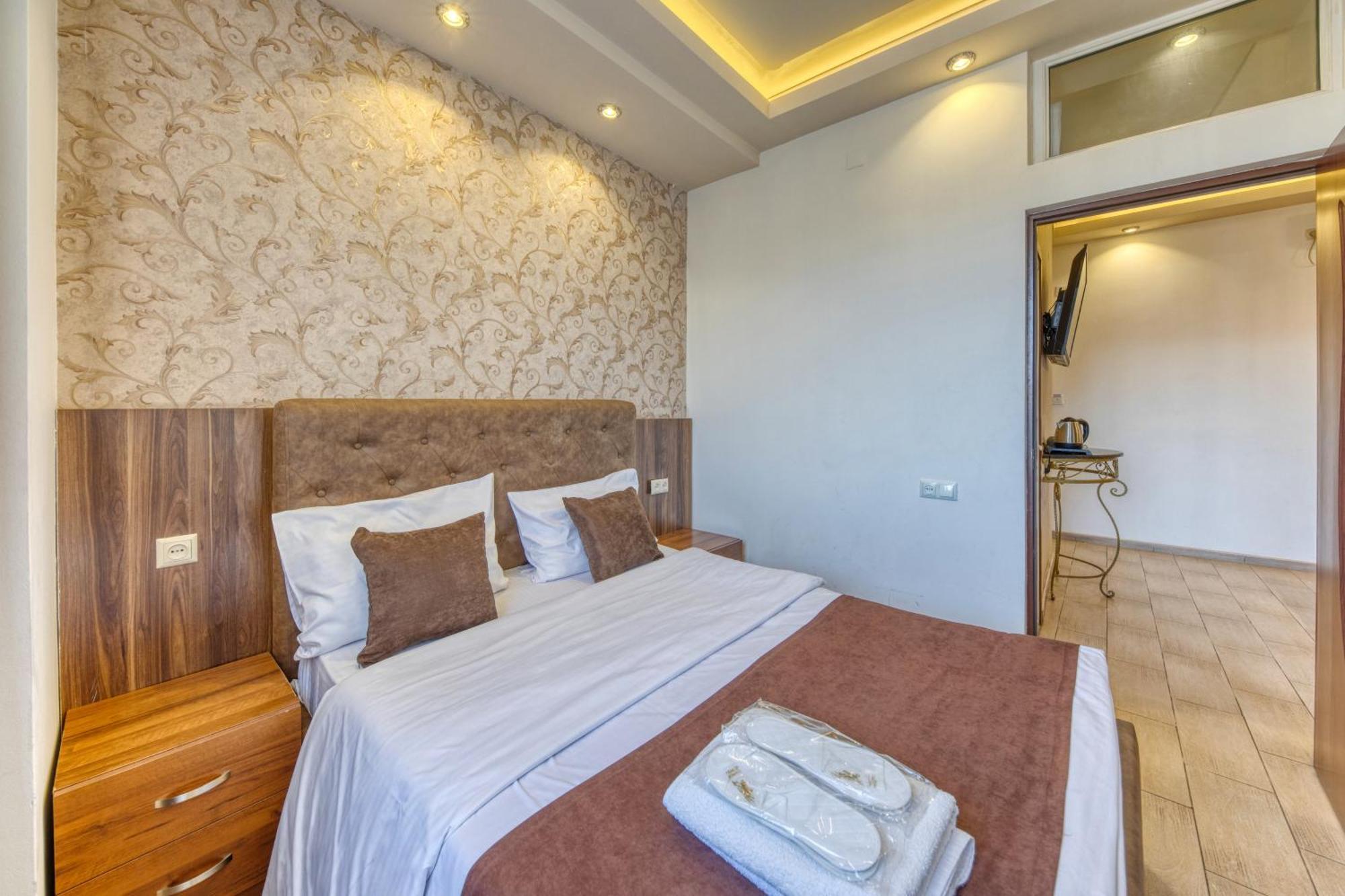 Aleppo Hotel Erivan Dış mekan fotoğraf