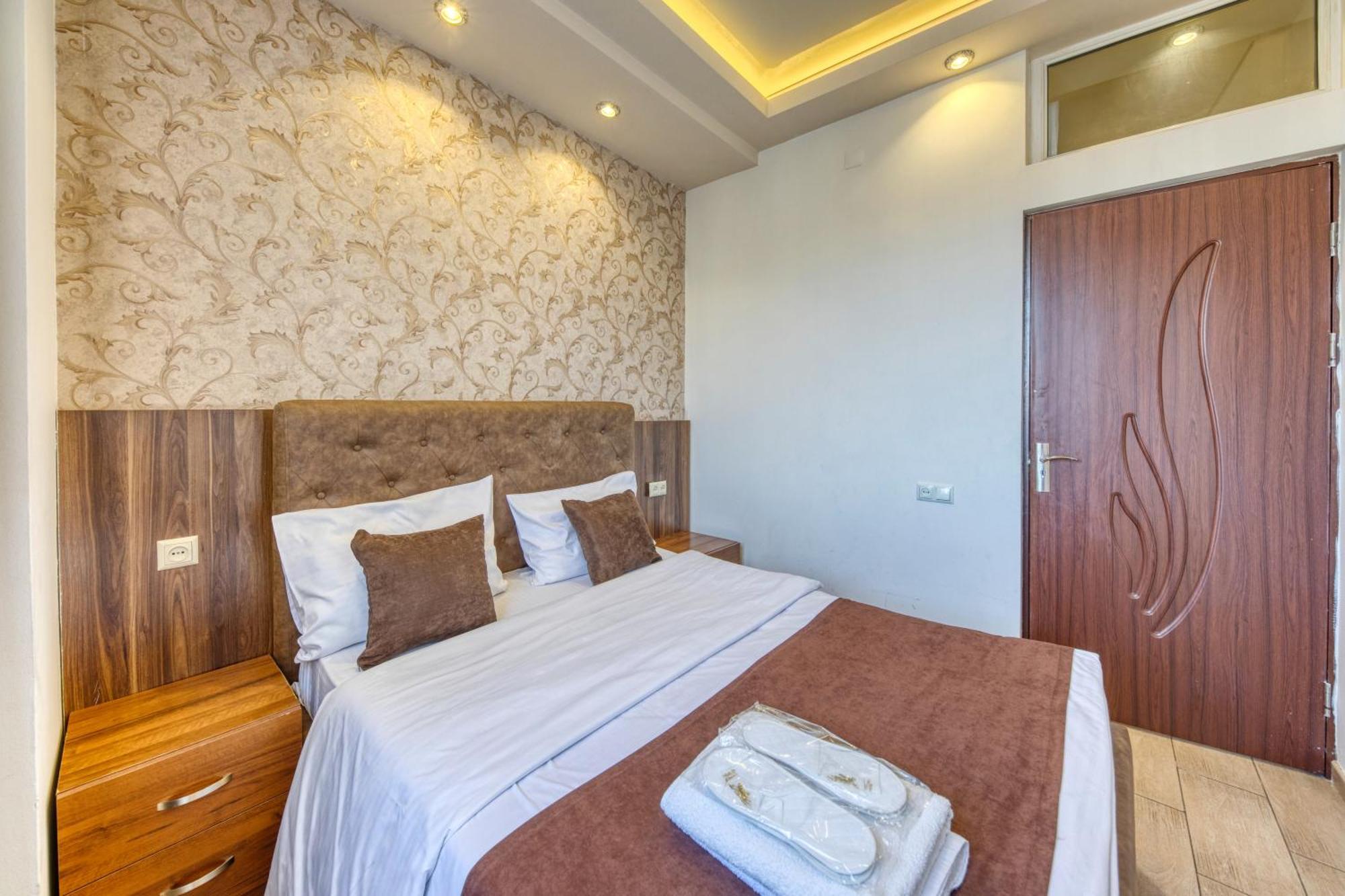 Aleppo Hotel Erivan Dış mekan fotoğraf