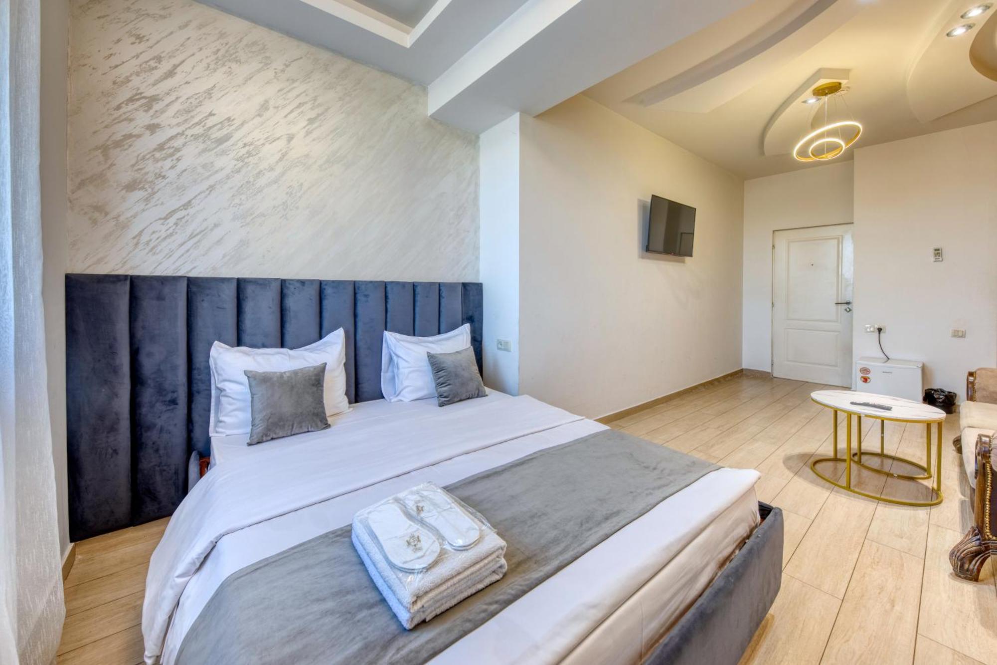 Aleppo Hotel Erivan Dış mekan fotoğraf