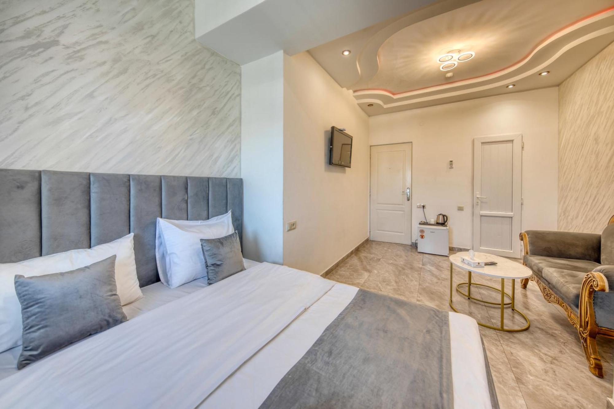Aleppo Hotel Erivan Dış mekan fotoğraf