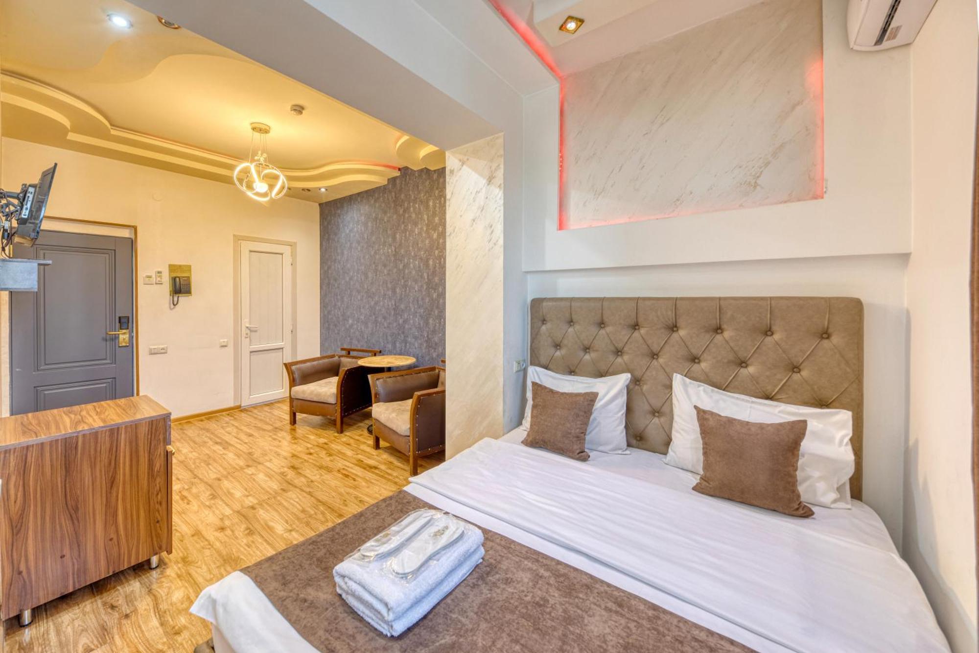 Aleppo Hotel Erivan Dış mekan fotoğraf