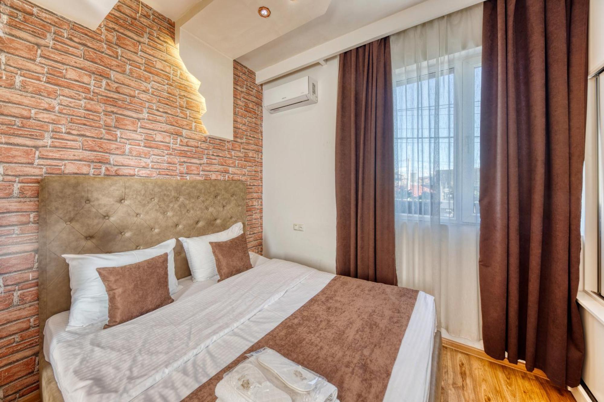Aleppo Hotel Erivan Dış mekan fotoğraf